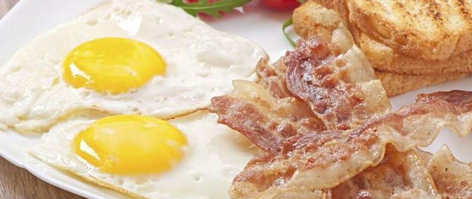 oeufs-au-bacon.jpg.1140x481_default (1).jpg