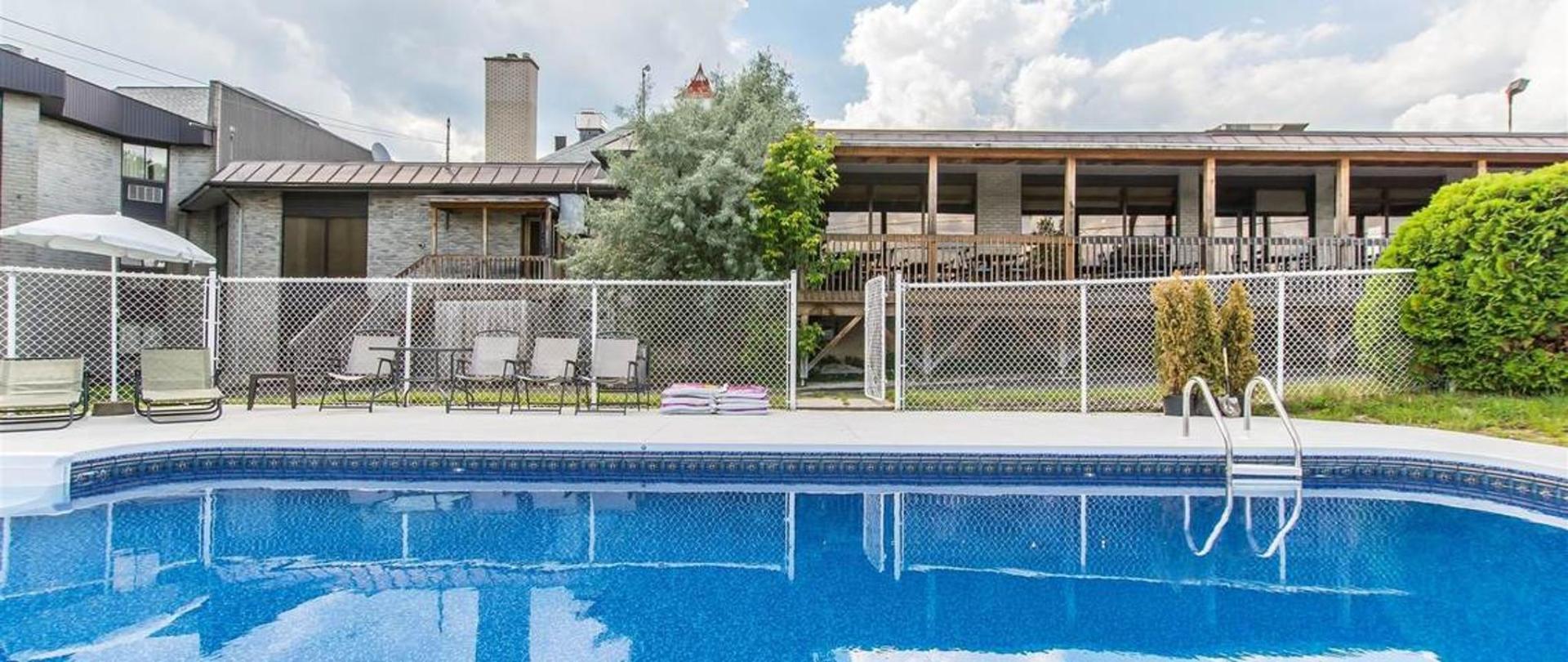 cn504pool2.jpg.1140x481_default (1).jpg